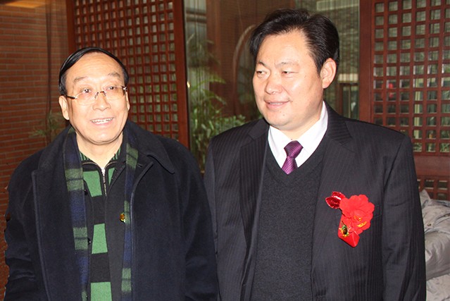 中國老齡事業(yè)基金會(huì)會(huì)長(zhǎng)、民政部原副部長(zhǎng)李寶庫與貴友集團(tuán)董事局主席張金洲合影