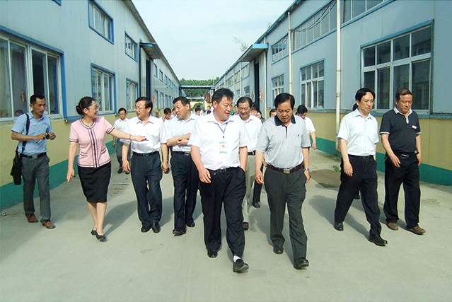 河南省人大常委會民族僑務(wù)、外事工作委員會主任李清樹到我公司參觀指導(dǎo)工作